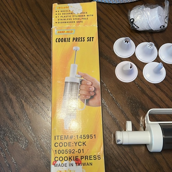 Vintage hand-held cookie press set - Picture 5 of 6